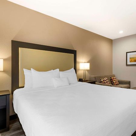 Best Western Plus Des Moines West Inn & Suites Clive Exterior photo
