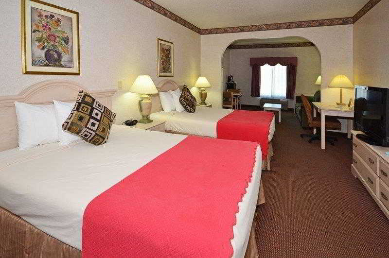 Best Western Plus Des Moines West Inn & Suites Clive Room photo