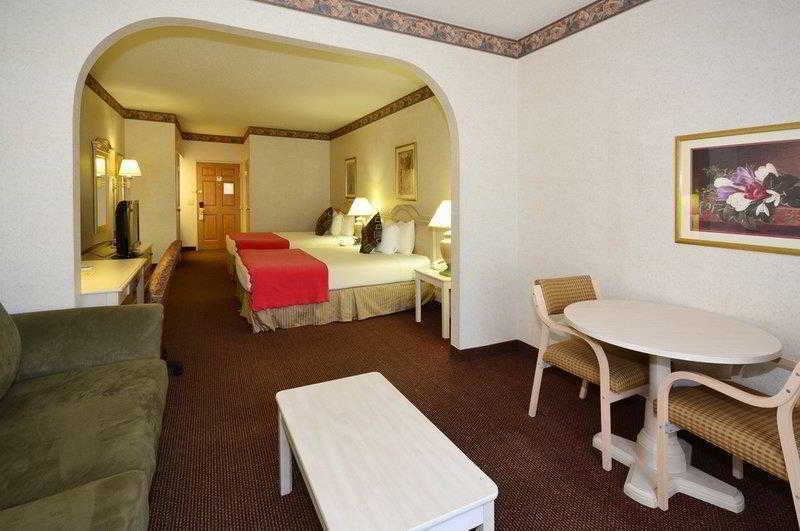 Best Western Plus Des Moines West Inn & Suites Clive Room photo