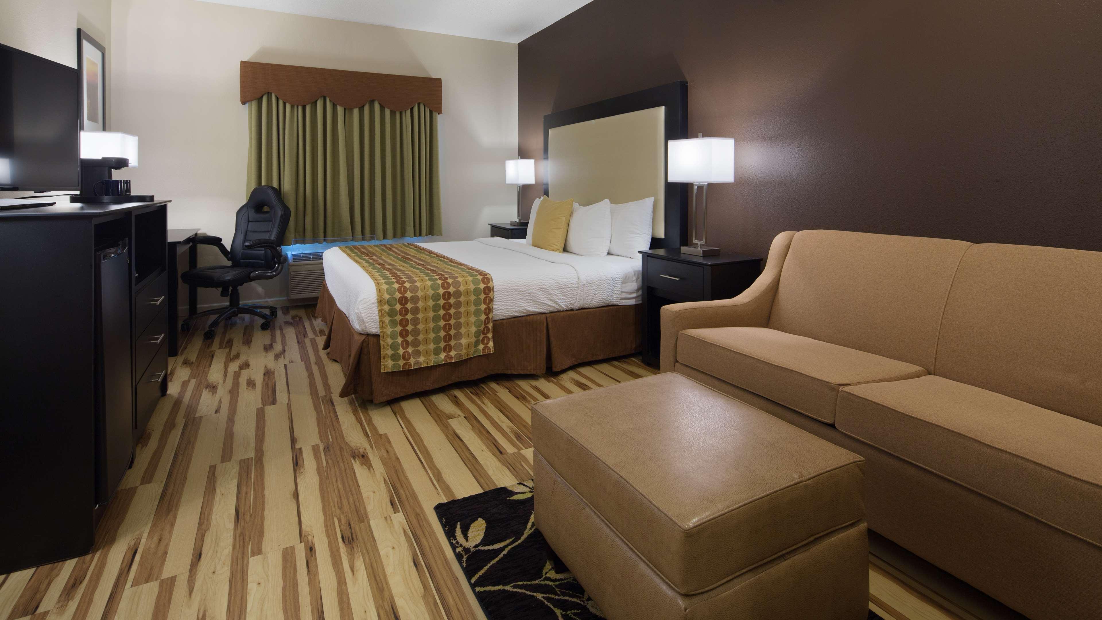 Best Western Plus Des Moines West Inn & Suites Clive Exterior photo