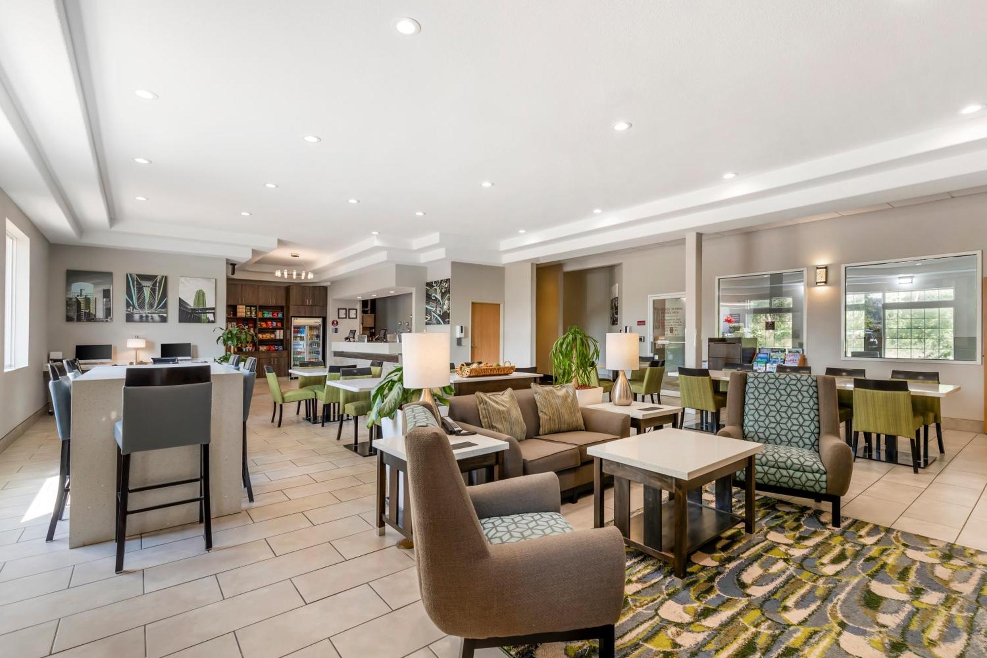 Best Western Plus Des Moines West Inn & Suites Clive Exterior photo