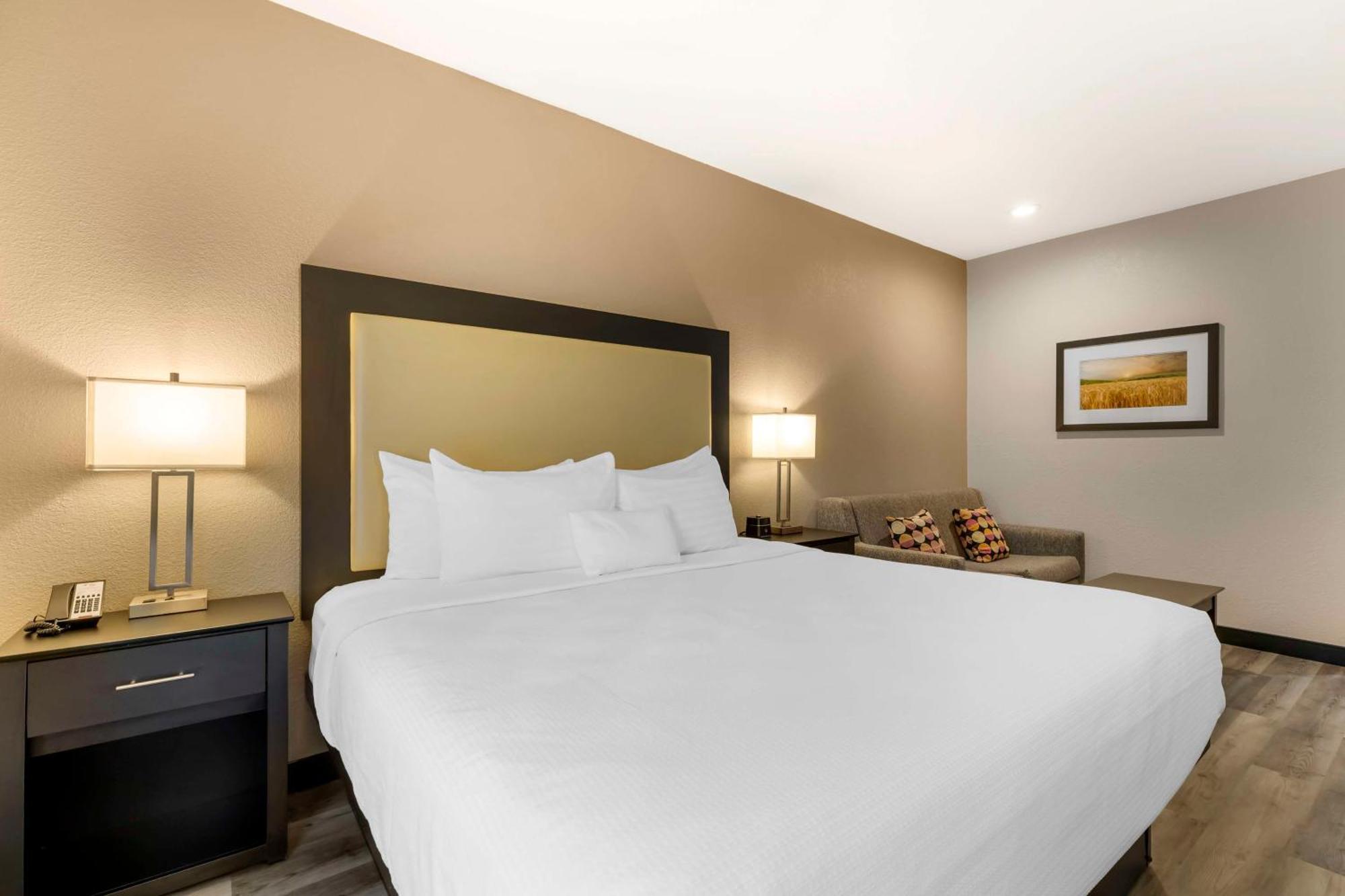 Best Western Plus Des Moines West Inn & Suites Clive Exterior photo