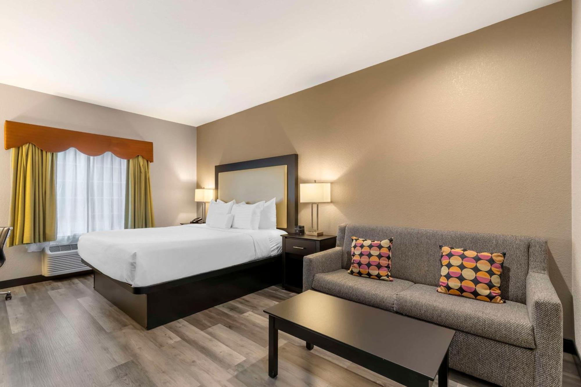 Best Western Plus Des Moines West Inn & Suites Clive Exterior photo