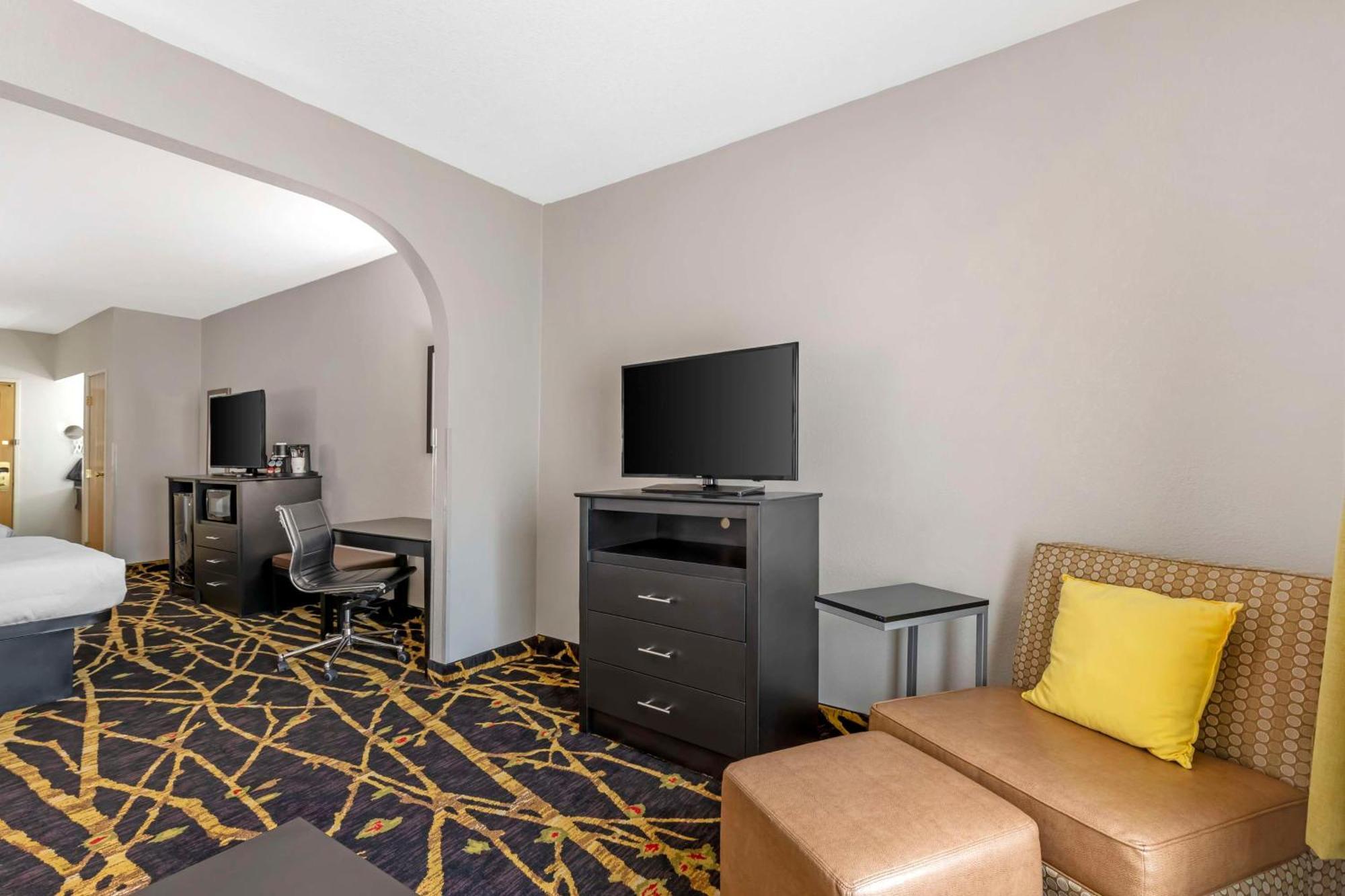 Best Western Plus Des Moines West Inn & Suites Clive Exterior photo