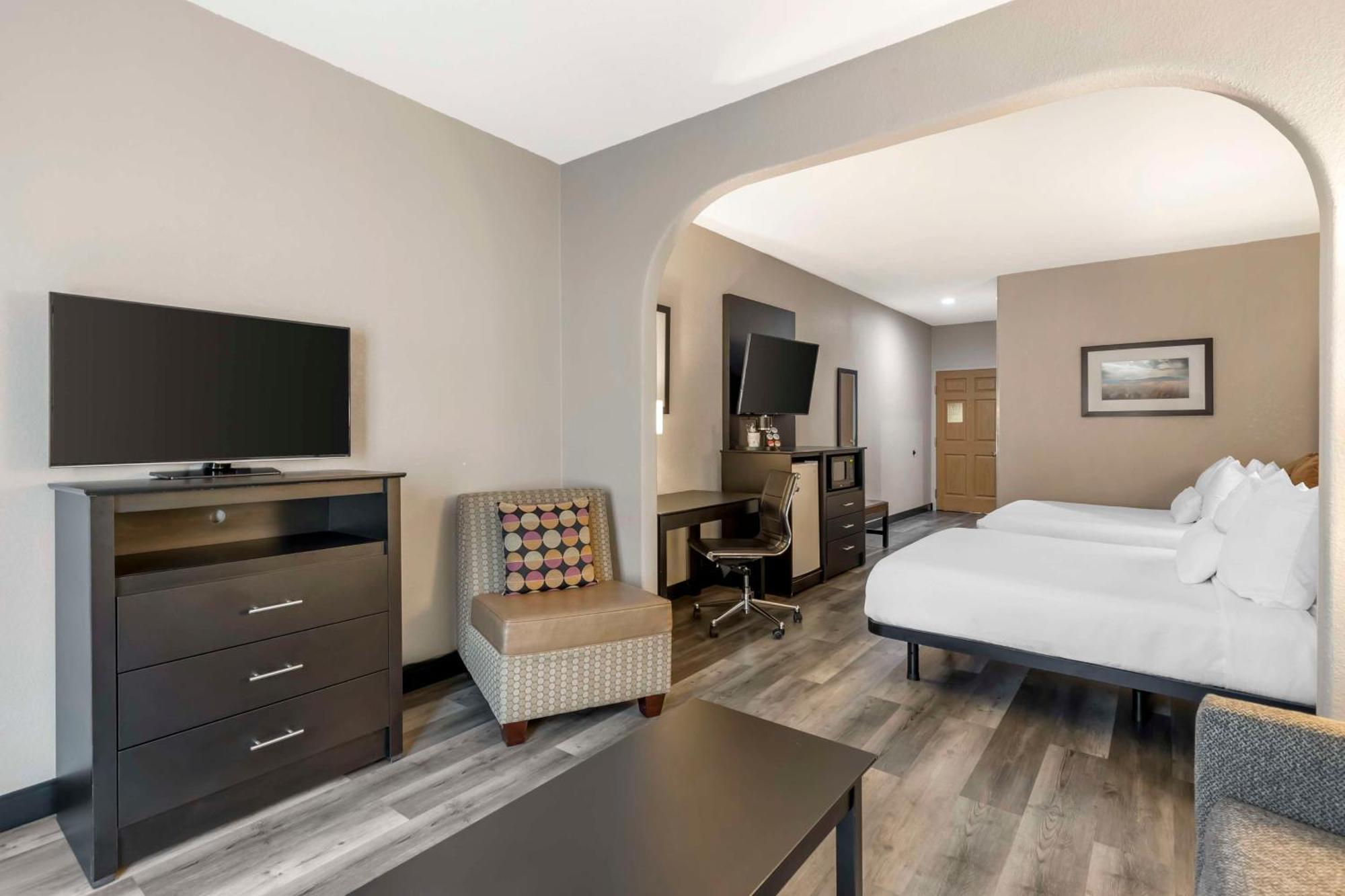 Best Western Plus Des Moines West Inn & Suites Clive Exterior photo