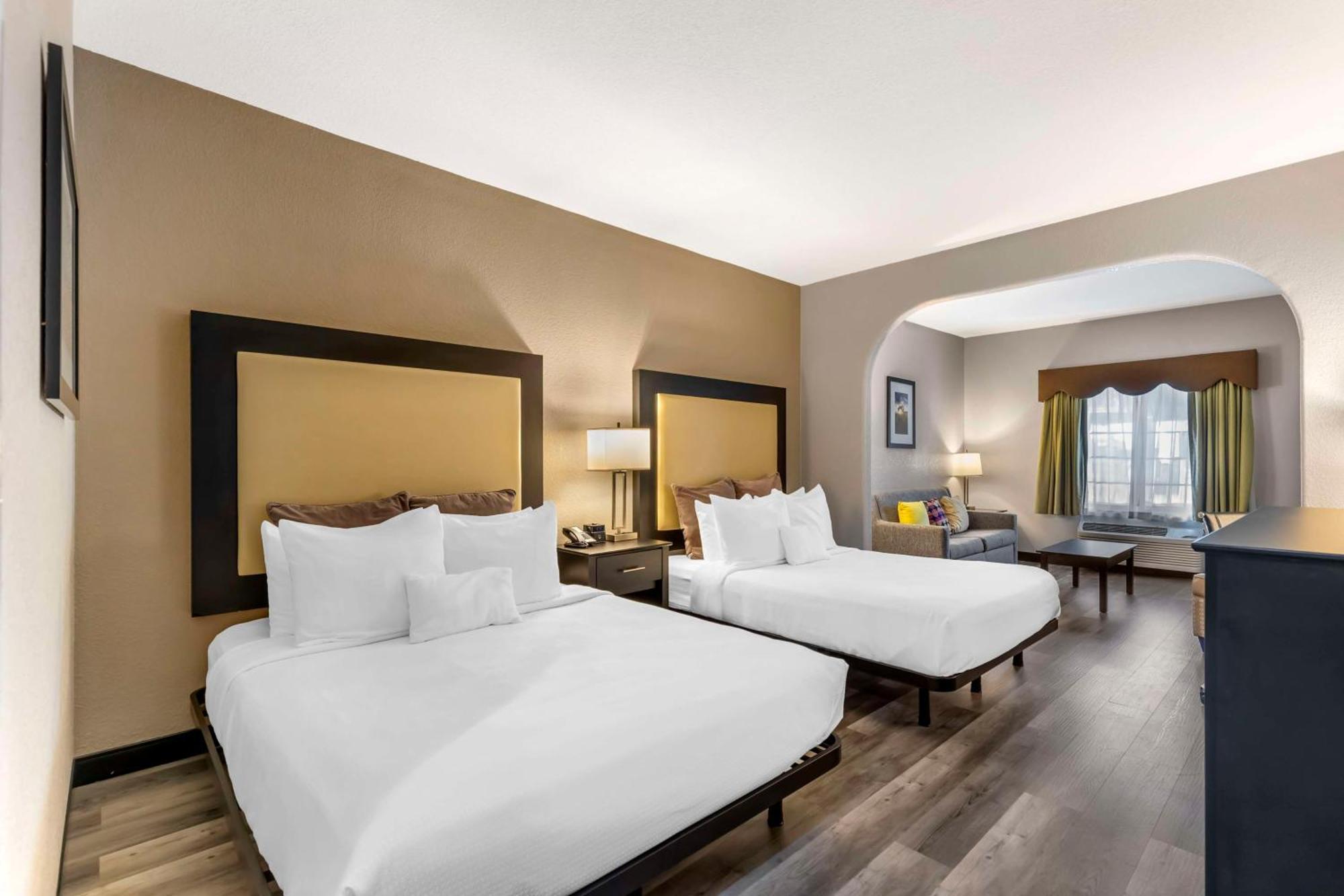 Best Western Plus Des Moines West Inn & Suites Clive Exterior photo