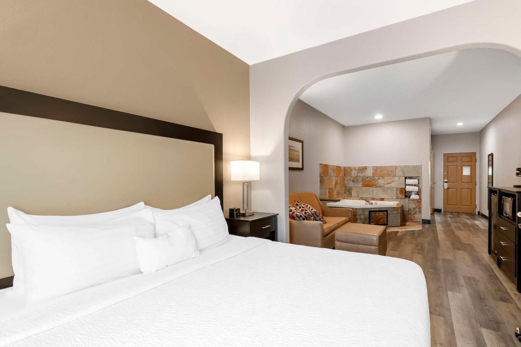 Best Western Plus Des Moines West Inn & Suites Clive Exterior photo