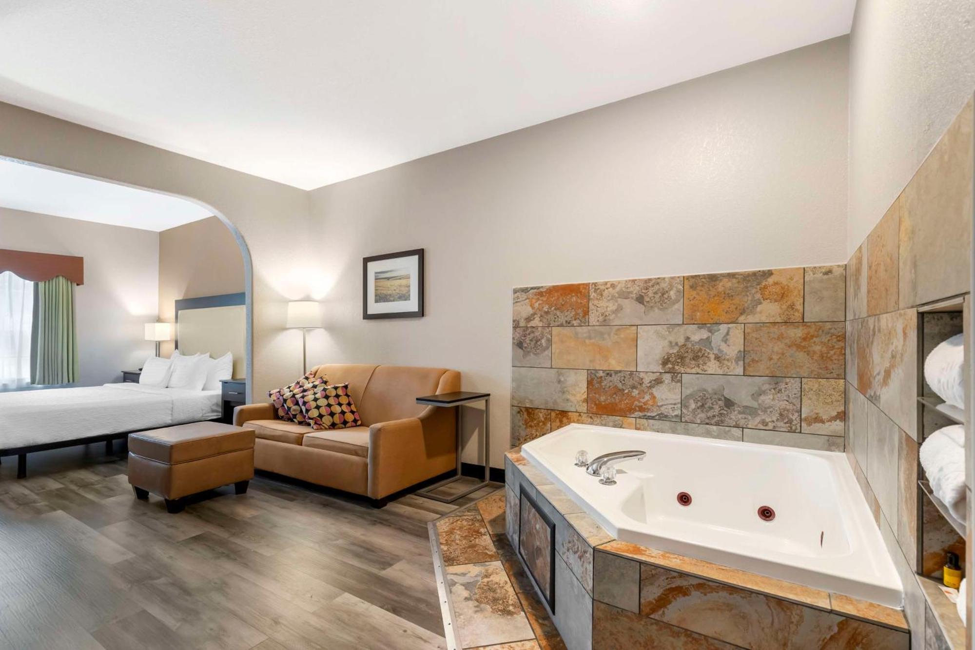 Best Western Plus Des Moines West Inn & Suites Clive Exterior photo