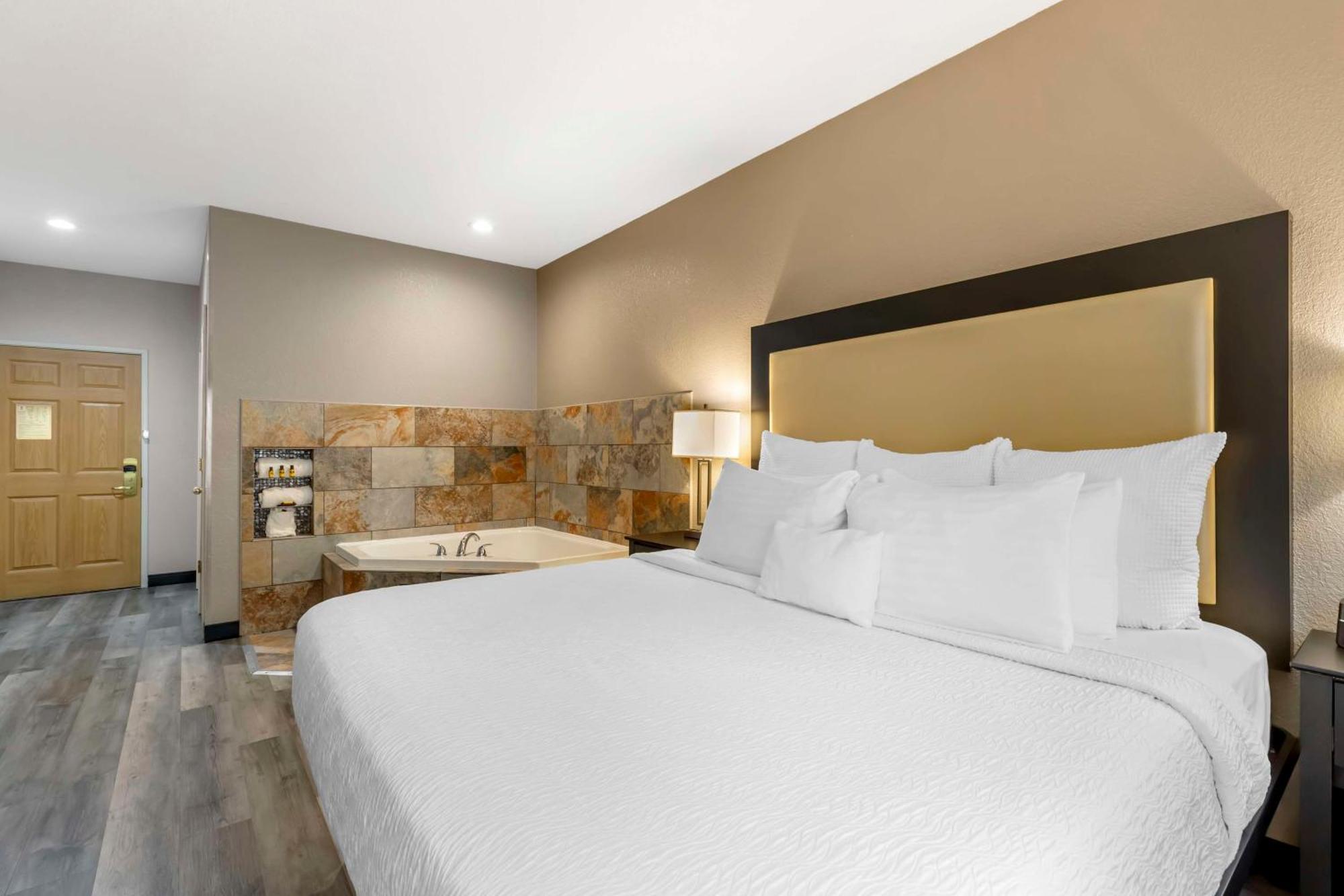 Best Western Plus Des Moines West Inn & Suites Clive Exterior photo