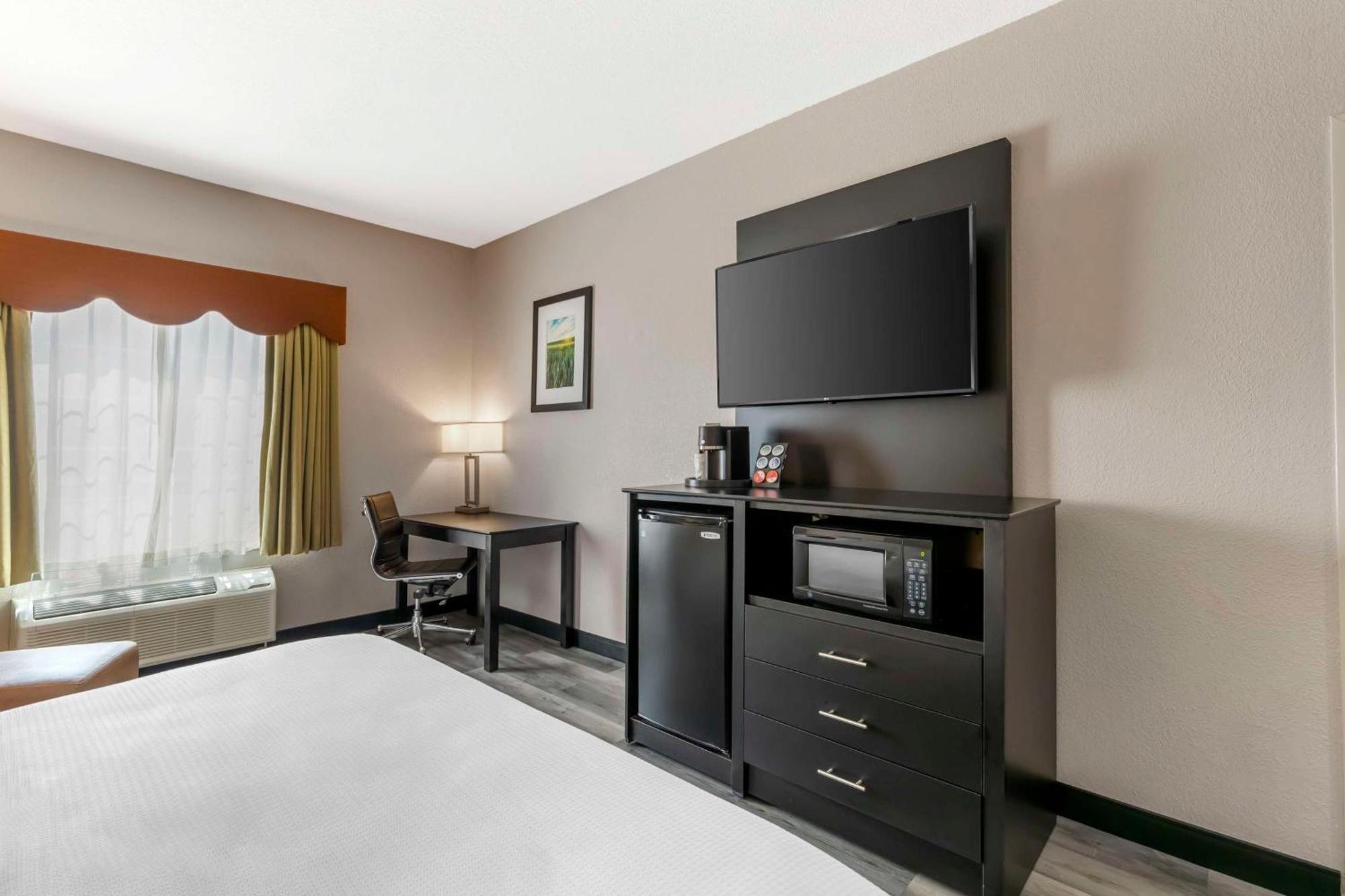 Best Western Plus Des Moines West Inn & Suites Clive Exterior photo