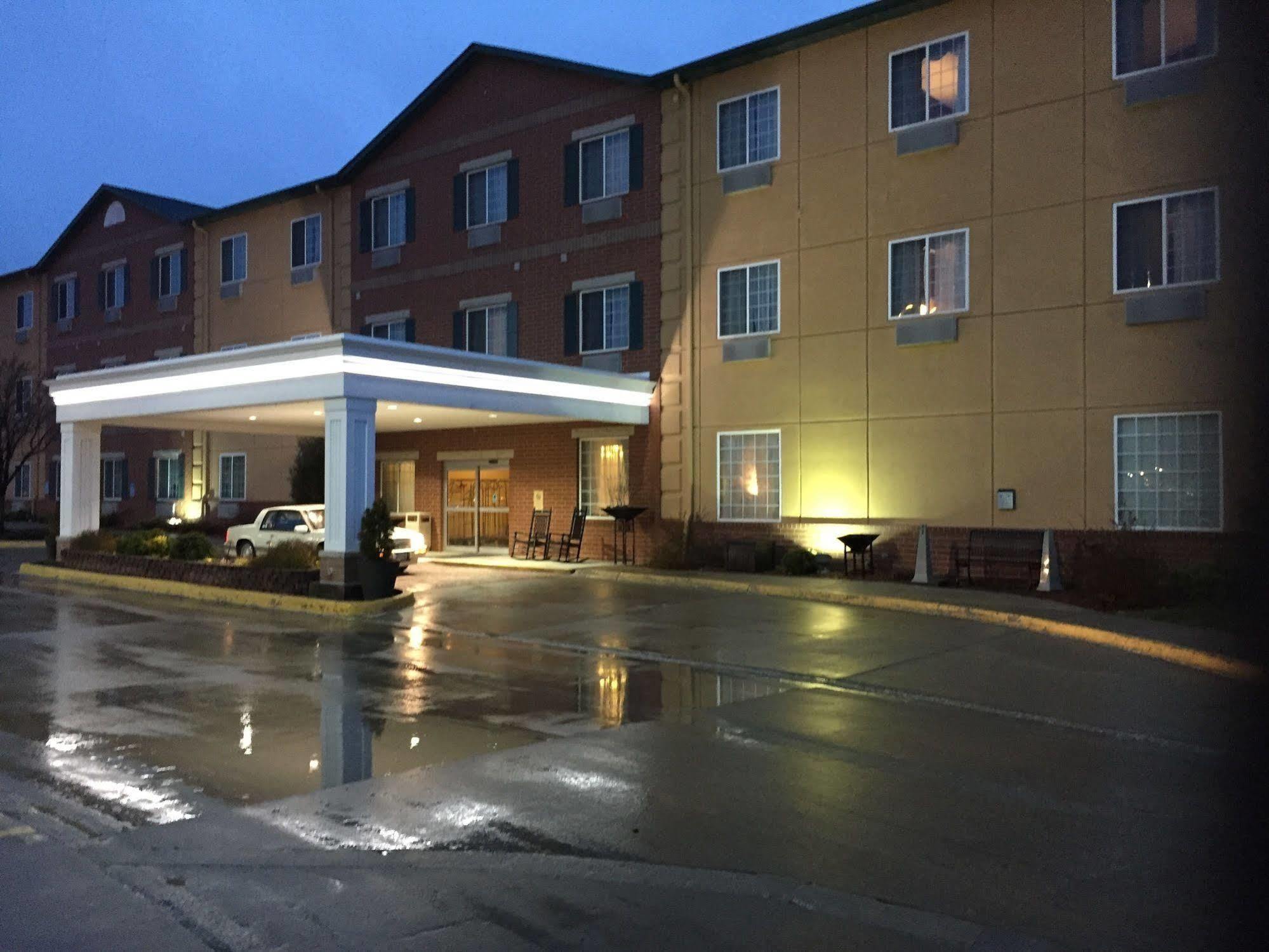 Best Western Plus Des Moines West Inn & Suites Clive Exterior photo