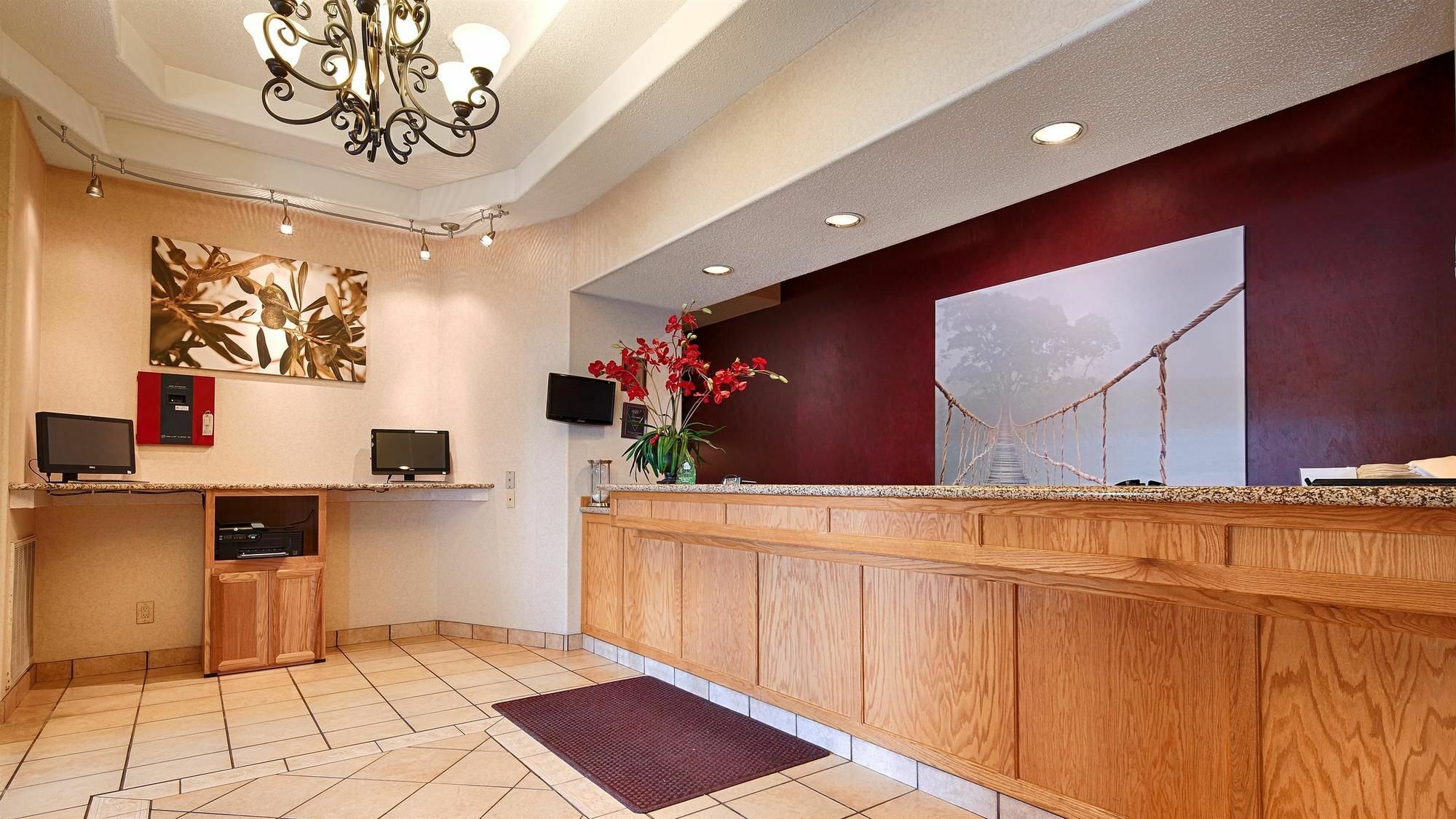 Best Western Plus Des Moines West Inn & Suites Clive Exterior photo